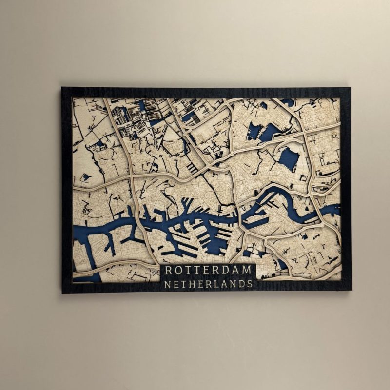 Gelaagde houten kaart van Rotterdam – Handgemaakte wanddecoratie van de stad